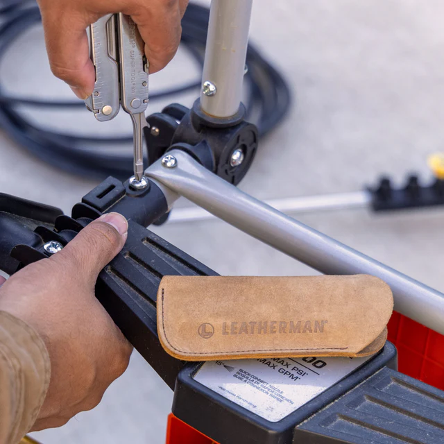 ⁦Classic Brown Leather Medium⁩ - الصورة ⁦2⁩